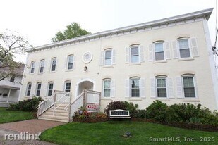 46 Stearns St in Bristol, CT - Building Photo