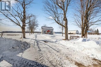3072 York's Corners Rd in Ottawa, ON - Building Photo - Building Photo