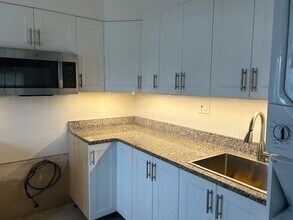 2 Crag Ln in Levittown, NY - Building Photo - Building Photo
