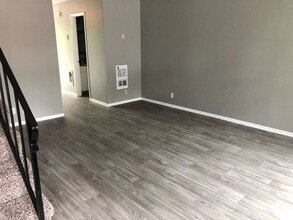 Town Terrace Apartments in Vancouver, WA - Building Photo - Building Photo