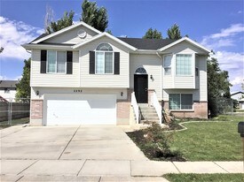 2292 W 2075 N in Clinton, UT - Building Photo