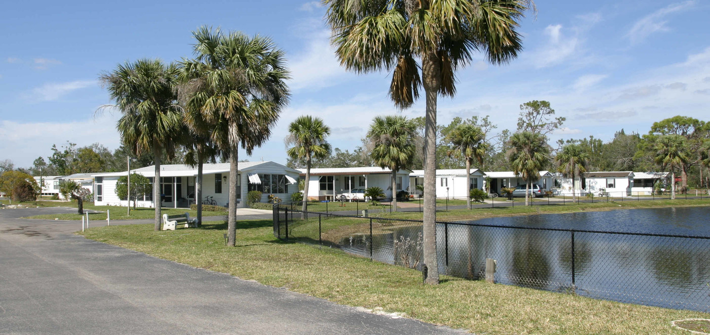 Bob's Landing Mobile Home Park in Babson Park, FL - Foto de edificio