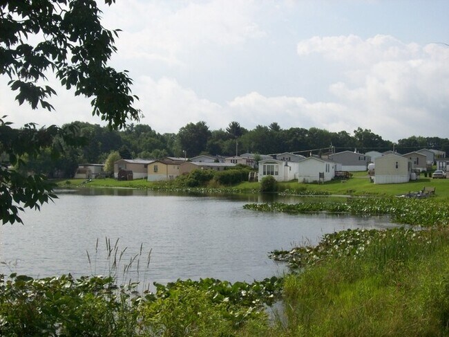 Oakwood Lake Village in Tunkhannock, PA - Foto de edificio - Building Photo