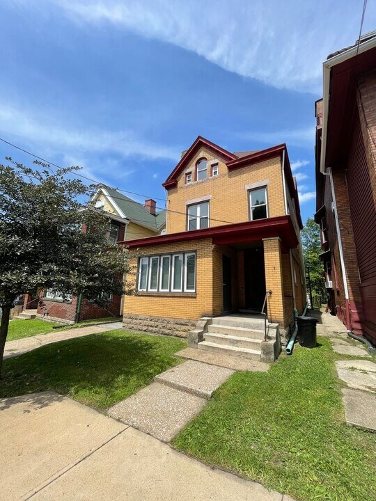 915 South Ave in Pittsburgh, PA - Building Photo