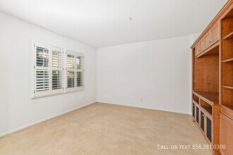 17010 Calle Trevino in San Diego, CA - Foto de edificio - Building Photo