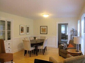 36 Crescent St in Weston, MA - Building Photo - Building Photo