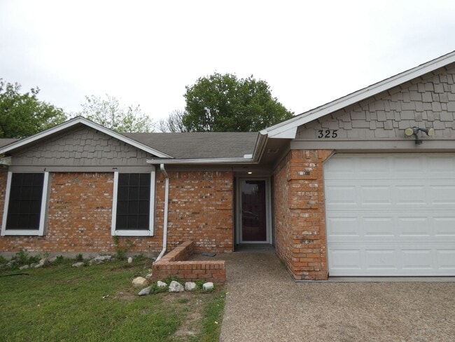 325 Asbury Dr in Saginaw, TX - Building Photo - Building Photo