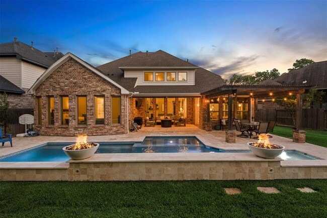 property at 13918 Oakdale Gln Trce