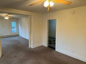 1 Sisson St in Lyons, NY - Foto de edificio - Building Photo