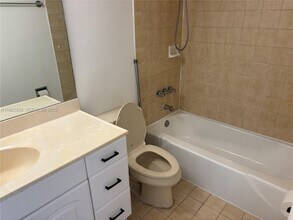 10790 N Kendall Dr in Miami, FL - Building Photo - Building Photo