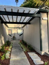 416 Lancaster Ln in Bay Point, CA - Foto de edificio - Building Photo