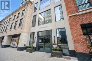 327 King St W in Toronto, ON - Building Photo