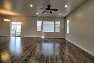 518 S Highpoint Dr in Saratoga Springs, UT - Building Photo - Building Photo
