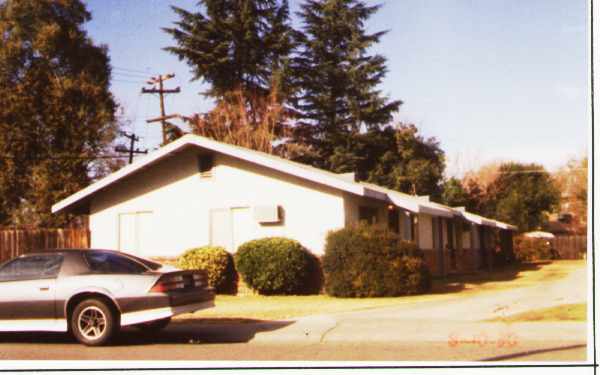 1665 Porter Way in Stockton, CA - Building Photo