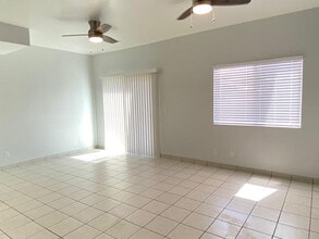 855 Warren Rd in Bullhead City, AZ - Foto de edificio - Building Photo