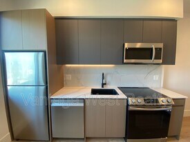 720-720 K. L. O. Rd in Kelowna, BC - Building Photo