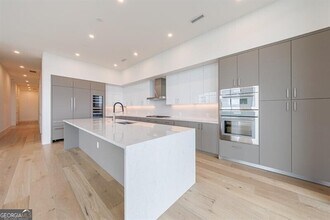 2425 Peachtree Rd NE in Atlanta, GA - Building Photo - Building Photo