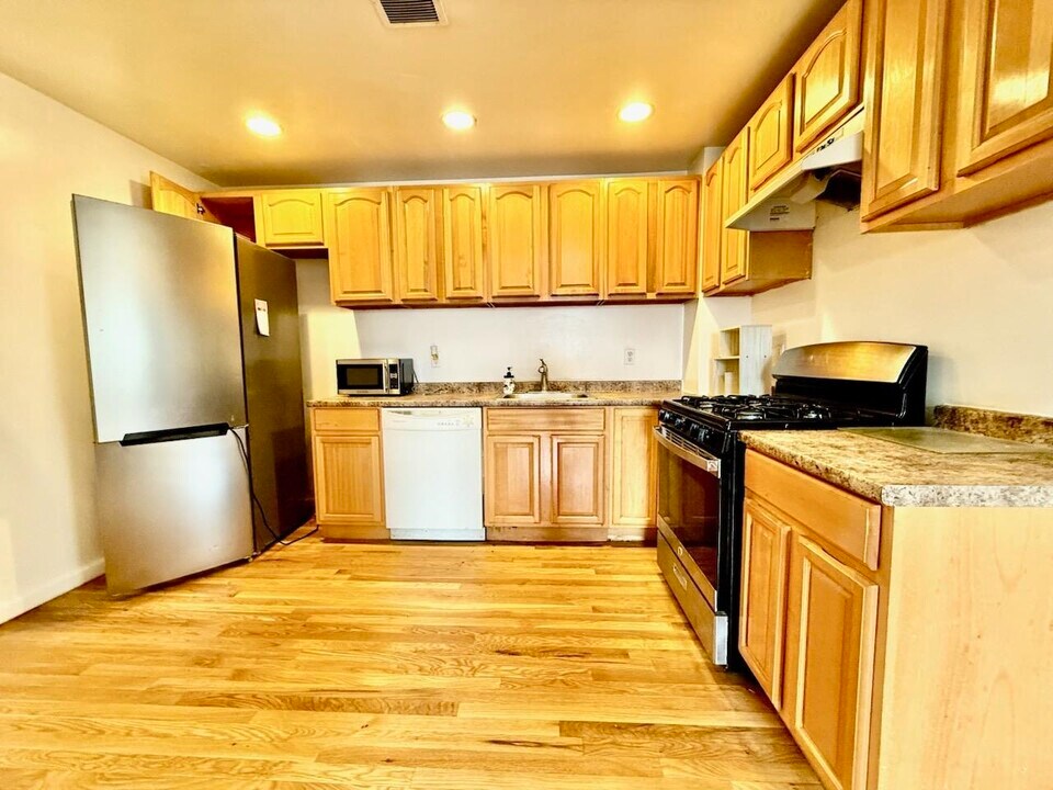 63 Franklin St in Jersey City, NJ - Building Photo