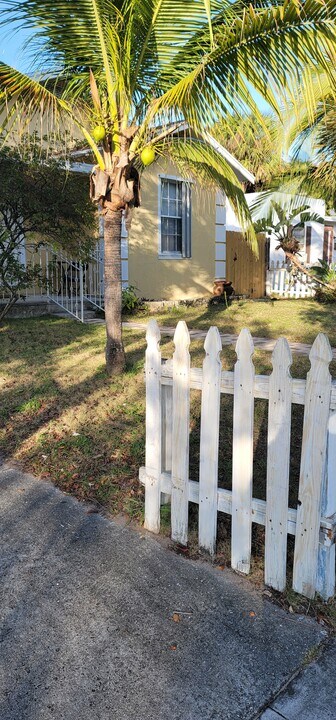 633 33rd St in West Palm Beach, FL - Building Photo