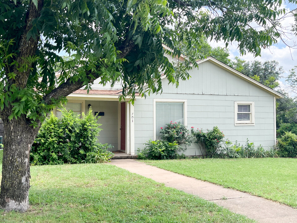 701 E N 13th St in Abilene, TX - Building Photo