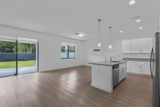 21465 SW 125th Psge in Miami, FL - Foto de edificio - Building Photo
