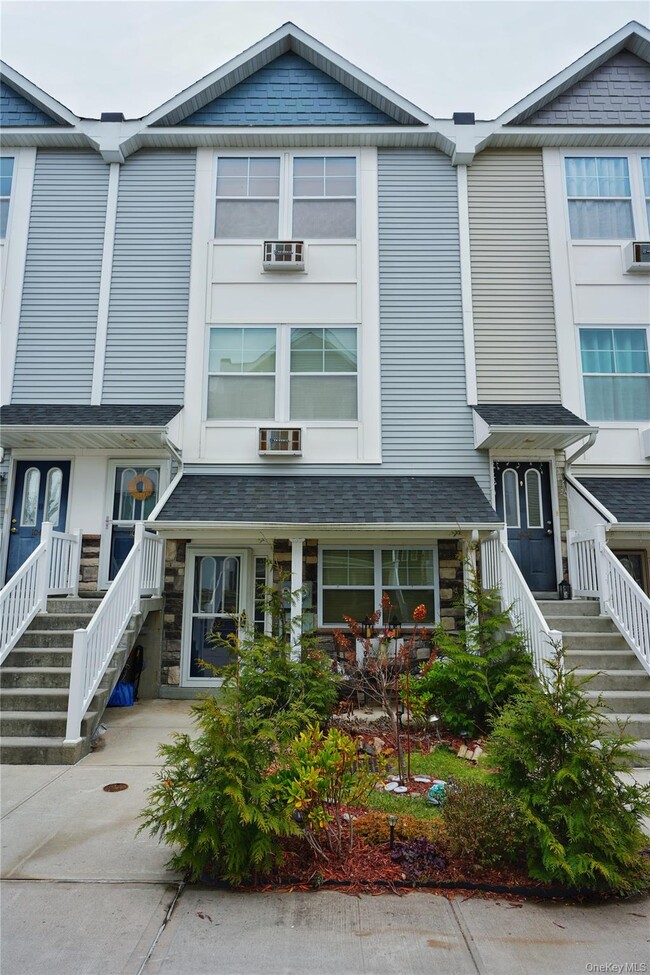 102 Cove Ct in Bronx, NY - Building Photo - Building Photo