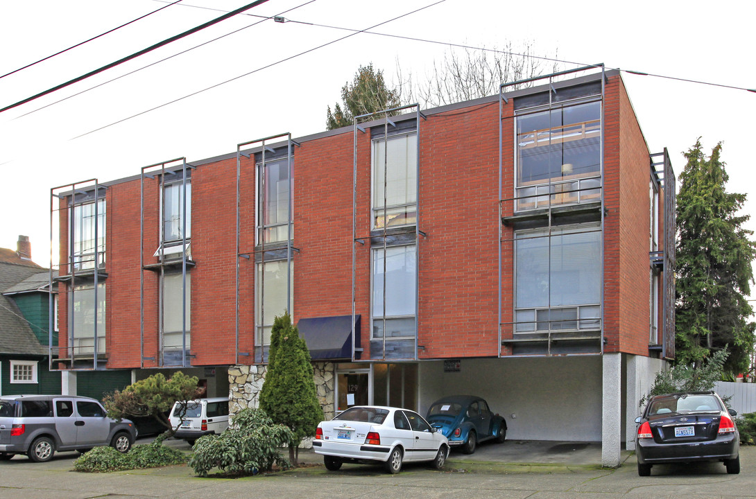 Casa Verde Apartments in Seattle, WA - Building Photo