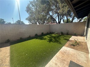 4180 Blue Heron Ct in Las Vegas, NV - Building Photo - Building Photo