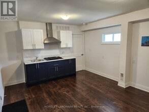 452 D'Arcy St in Newmarket, ON - Building Photo - Building Photo