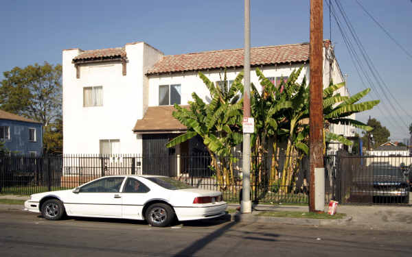 905 E 40th Pl in Los Angeles, CA - Building Photo