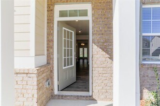 6869 Lake Overlook Ln in Flowery Branch, GA - Foto de edificio - Building Photo
