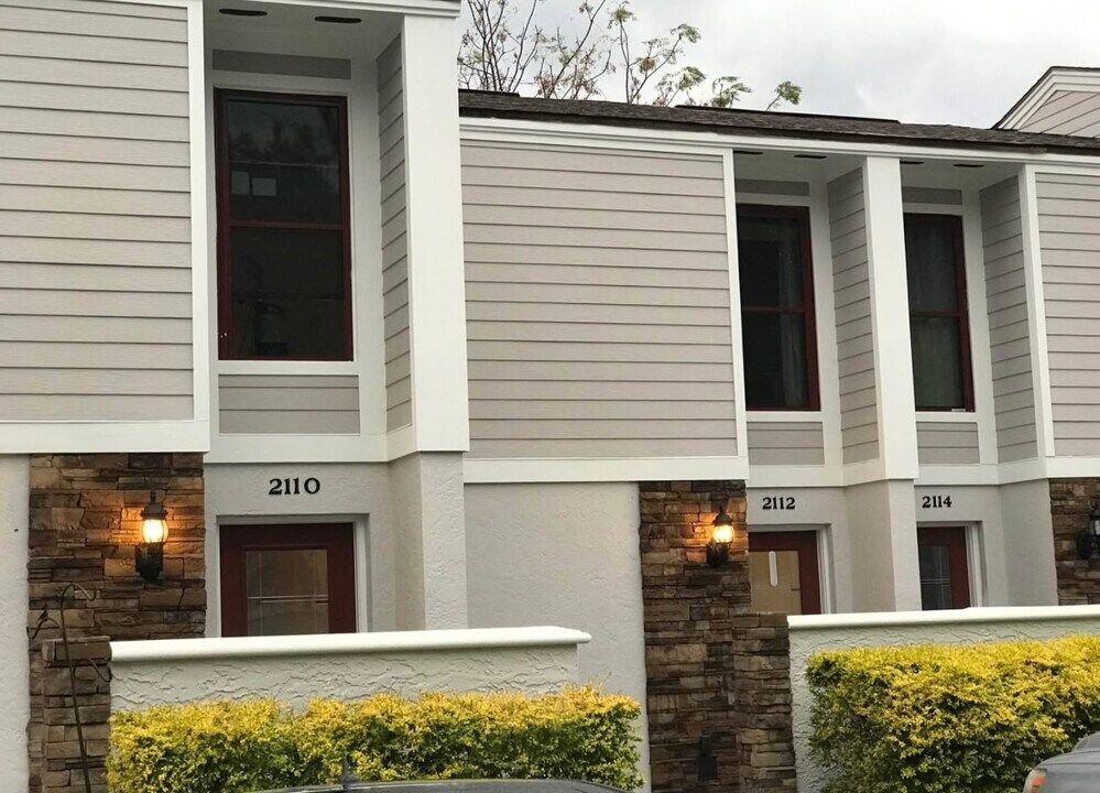 2110 NE 38th Ave in Ocala, FL - Foto de edificio