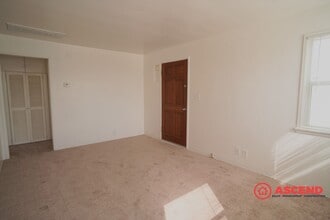 2301 Olympic Dr in Bakersfield, CA - Building Photo - Building Photo
