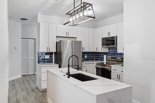 113 Lighthouse Cir in Tequesta, FL - Building Photo