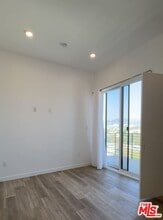 252 N Hoover St in Los Angeles, CA - Building Photo - Building Photo