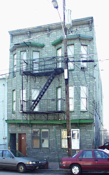 48 Oak St in Paterson, NJ - Foto de edificio