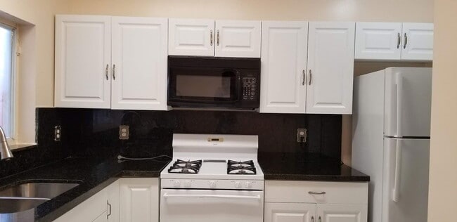 9362 NW 121st St in Hialeah, FL - Building Photo - Building Photo