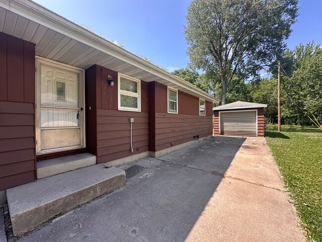 807-809 Sherry St in Neenah, WI - Building Photo - Building Photo