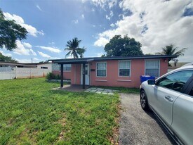 1810 N 62nd Ave in Hollywood, FL - Building Photo