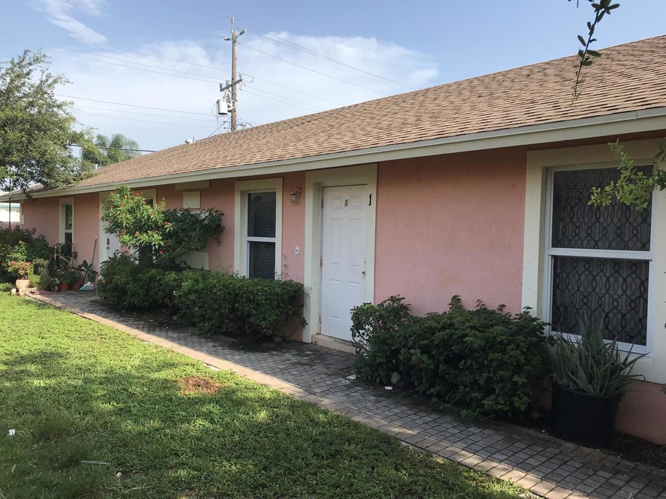 807 S G Street Lake Worth FL 33460 in Lake Worth, FL - Building Photo