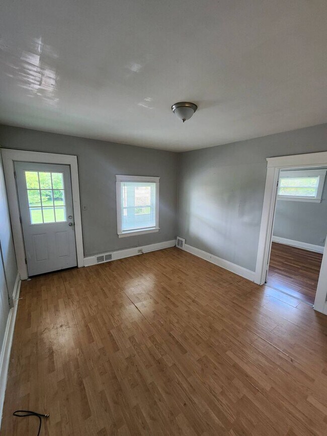 13302 Ferris Ave in Cleveland, OH - Building Photo - Building Photo