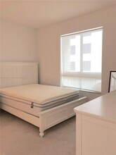 7350 SW 89th St in Miami, FL - Foto de edificio - Building Photo