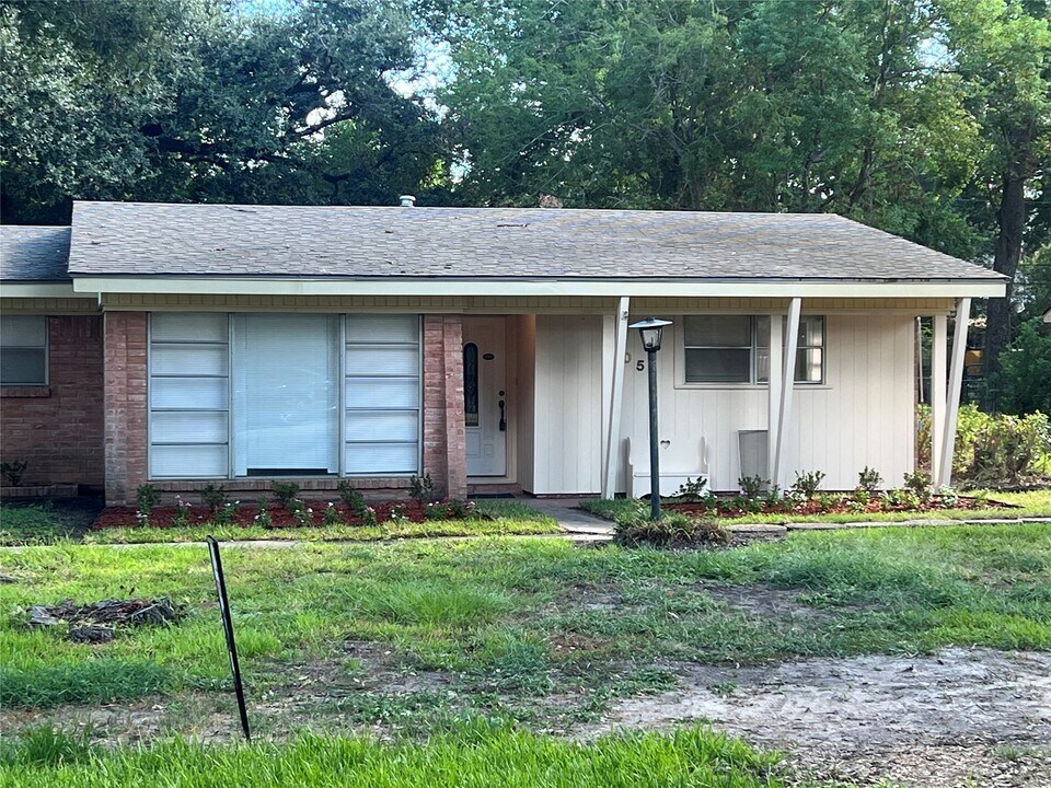 405 Azalea Dr in Baytown, TX - Building Photo