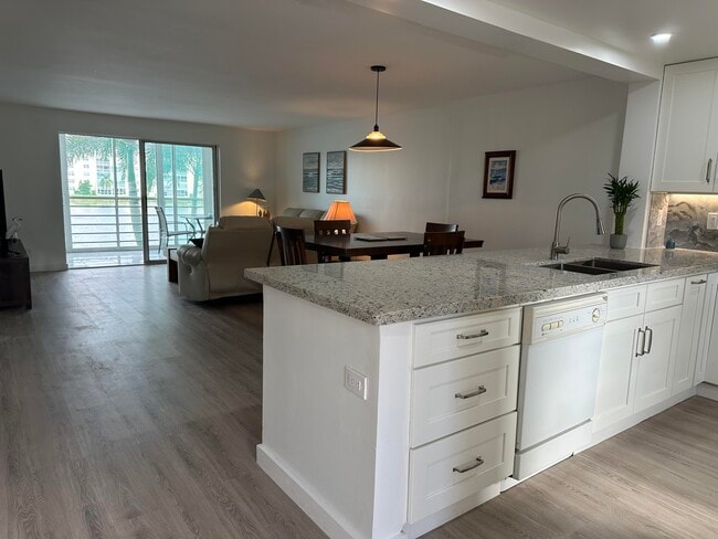 141 SE 3rd Ave in Dania Beach, FL - Building Photo - Building Photo