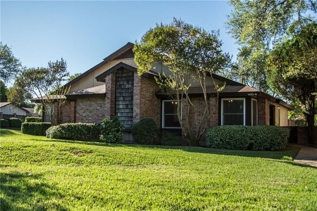 property at 1423 W Braker Ln