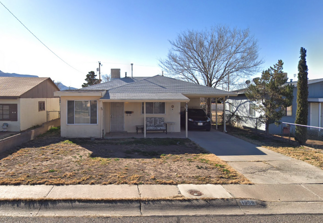 1308 E 8th St in Alamogordo, NM - Foto de edificio