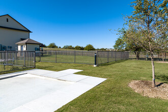 Retreat at Krum - 55+ Active Adult Living in Denton, TX - Foto de edificio - Building Photo