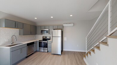 3328 Cedarplaza Ln in Dallas, TX - Foto de edificio - Building Photo