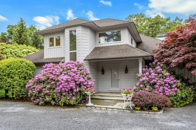 680 Weed St in New Canaan, CT - Foto de edificio - Building Photo