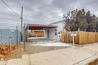 3812 Los Tomases Dr NW in Albuquerque, NM - Building Photo - Building Photo